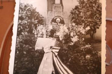 Preview: Kranzniederlegung Amerika-Deutsche am Grab des Alois Hitler